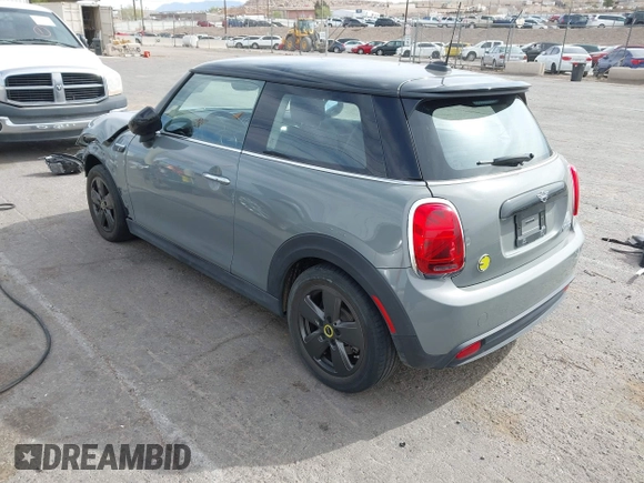 2022 MINI Hardtop Cooper SE z VIN WMW13DJ01N2P85767, wystawiony jako IAAI lot #41921346 z przebiegiem 17 446 mil mil oraz . Historia ofert i sprzedaży dostępna na DreamBid. Obrazek 3.