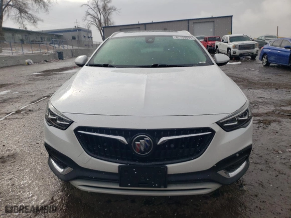 2018 Buick Regal TourX Essence with VIN W04GV8SX3J1176104, listed as a Copart auction lot 87739895 with 72,560 mi miles and Salvage Title. Bid and sale history available at carsss.com. Image 5.