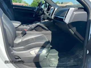 2014 Porsche Cayenne with VIN WP1AA2A2XELA09323, listed as a Copart auction lot 61265345 with 204,292 mi miles and Clean title. Bid and sale history available at DreamBid. Image 5.