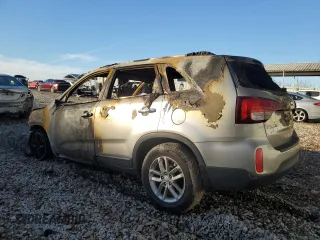 2015 Kia Sorento LX with VIN 5XYKT4A67FG586872, listed as a Copart auction lot 87536815 with Not Provided miles and Non Repairable. Bid and sale history available at carsss.com. Image 2.