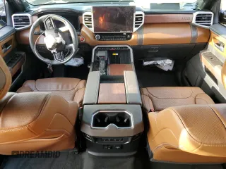 2024 Toyota Tundra 1794 Edition z VIN 5TFMC5DB9RX074071, wystawiony jako Copart lot #83177584 z przebiegiem Nie podano mil oraz Szkoda całkowita • Salvage title. Historia ofert i sprzedaży dostępna na DreamBid. Obrazek 8.