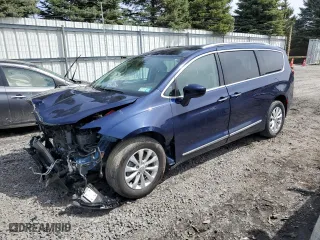 2019 Chrysler Pacifica Touring L with VIN 2C4RC1BGXKR734622, listed as a Copart auction lot 51621215 with 58,143 mi miles and Salvage Title. Bid and sale history available at carsss.com. Image 1.