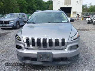 2016 Jeep Cherokee Altitude z VIN 1C4PJMAS0GW251840, wystawiony jako IAAI lot #42636245 z przebiegiem 216 061 mil mil oraz . Historia ofert i sprzedaży dostępna na DreamBid. Obrazek 6.