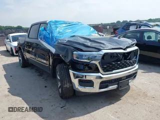 2025 Ram 1500 Tradesman z VIN 1C6RREGG5SN570179, wystawiony jako IAAI lot #42283350 z przebiegiem Nie podano mil oraz . Historia ofert i sprzedaży dostępna na DreamBid. Obrazek 1.