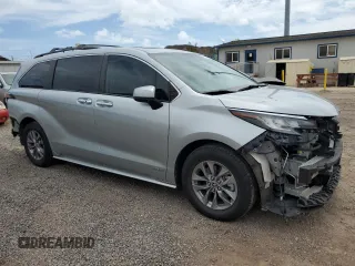 2021 Toyota Sienna XLE z VIN 5TDJRKEC4MS003091, wystawiony jako Copart lot #51657445 z przebiegiem 56 092 mil mil oraz Szkoda całkowita • Salvage title. Historia ofert i sprzedaży dostępna na DreamBid. Obrazek 4.