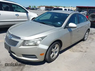 2014 Chevrolet Cruze 1LT z VIN 1G1PC5SB5E7221277, wystawiony jako IAAI lot #42095028 z przebiegiem 195 148 mil mil oraz . Historia ofert i sprzedaży dostępna na DreamBid. Obrazek 2.