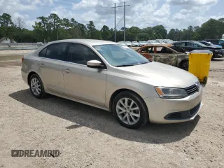 2014 Volkswagen Jetta SE z VIN 3VWD07AJ4EM299401, wystawiony jako Copart lot #61756715 z przebiegiem 133 246 mil mil oraz Szkoda całkowita • Salvage title. Historia ofert i sprzedaży dostępna na DreamBid. Obrazek 4.