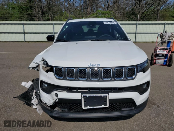 2023 Jeep Compass Latitude z VIN 3C4NJDBN3PT552804, wystawiony jako Copart lot #59872285 z przebiegiem 23 310 mil mil oraz Szkoda całkowita • Salvage title. Historia ofert i sprzedaży dostępna na DreamBid. Obrazek 5.