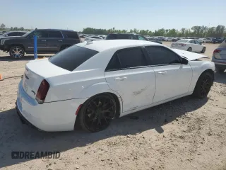 2021 Chrysler 300 S z VIN 2C3CCABG4MH554460, wystawiony jako Copart lot #52390045 z przebiegiem 80 866 mil mil oraz Szkoda całkowita • Salvage title. Historia ofert i sprzedaży dostępna na DreamBid. Obrazek 3.