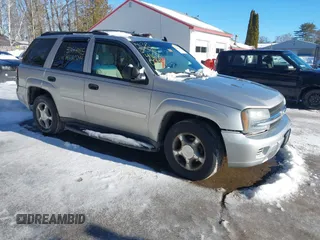 2007 Chevrolet TrailBlazer LT with VIN 1GNDT13S572246804, listed as a IAAI auction lot 41680244 with 198,825 mi miles. Bid and sale history available at carsss.com. Image 1.