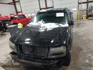 2005 Chevrolet TrailBlazer LT with VIN 1GNDT13S752266601, listed as a IAAI auction lot 41396007 with 204,190 mi miles. Bid and sale history available at carsss.com. Image 12.