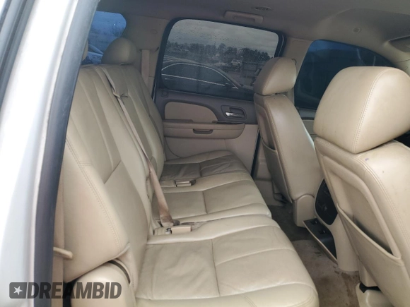 2010 Chevrolet Suburban LT z VIN 1GNUCJE02AR100256, wystawiony jako Copart lot #49978905 z przebiegiem 257 826 mil mil oraz Szkoda całkowita • Salvage title. Historia ofert i sprzedaży dostępna na DreamBid. Obrazek 11.