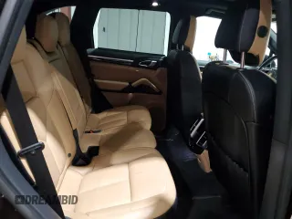 2017 Porsche Cayenne z VIN WP1AA2A24HKA91141, wystawiony jako Copart lot #88939575 z przebiegiem 72 140 mil mil oraz Szkoda całkowita • Salvage title. Historia ofert i sprzedaży dostępna na DreamBid. Obrazek 11.