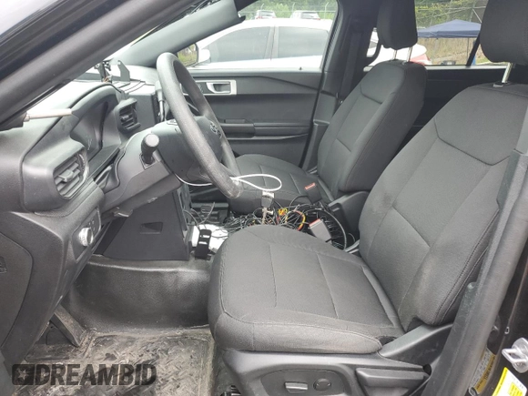 2021 Ford Police Interceptor Utility z VIN 1FM5K8AB3MGC44099, wystawiony jako Copart lot #56472655 z przebiegiem 79 701 mil mil oraz Tytuł czysty. Historia ofert i sprzedaży dostępna na DreamBid. Obrazek 7.