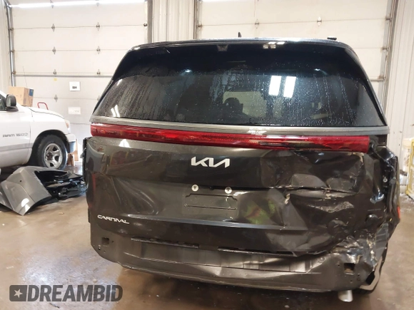 2025 Kia Carnival SX with VIN KNDNE5K33S6467800, listed as a IAAI auction lot 41624780 with 4,456 mi miles and . Bid and sale history available at DreamBid. Image 17.
