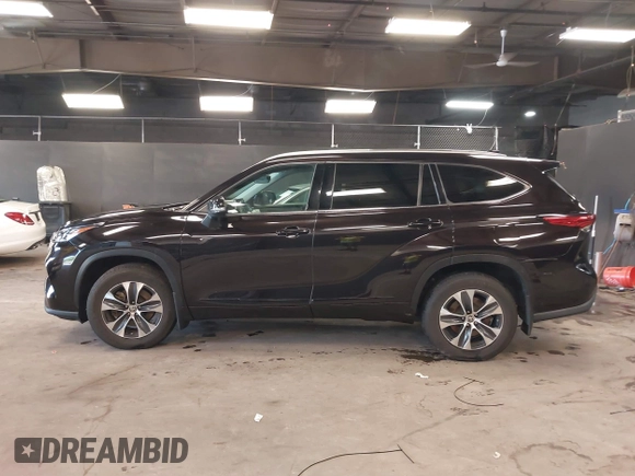 2021 Toyota Highlander XLE with VIN 5TDHZRBH1MS106203, listed as a IAAI auction lot 42645027 with 59,172 mi miles and . Bid and sale history available at DreamBid. Image 14.