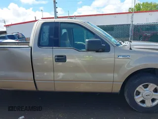 2004 Ford F-150 XL z VIN 1FTRF12W04NC41949, wystawiony jako IAAI lot #42251934 z przebiegiem Nie podano mil oraz . Historia ofert i sprzedaży dostępna na DreamBid. Obrazek 13.