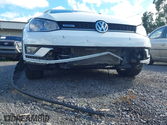 2017 Volkswagen Golf S с VIN 3VWH17AU0HM525270, выставлен на аукционе IAAI как лот 40931148 с пробегом Не указан миль и . История ставок и продаж доступна на DreamBid. Изображение 6.