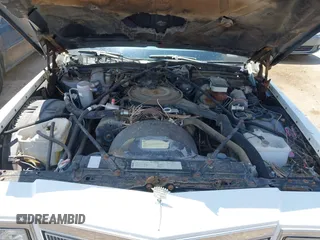 1984 Cadillac DeVille z VIN 1G6AM6989E9064371, wystawiony jako IAAI lot #42365461 z przebiegiem 42 401 mil mil oraz . Historia ofert i sprzedaży dostępna na DreamBid. Obrazek 10.