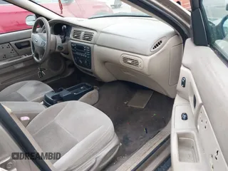 2003 Ford Taurus SE with VIN 1FAHP58U83A195059, listed as a IAAI auction lot 41931098 with 211,096 mi miles and . Bid and sale history available at carsss.com. Image 5.