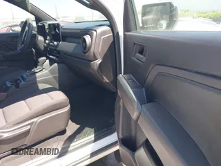2023 Chevrolet Colorado 2WD Work Truck с VIN 1GCGSBEC3P1133430, выставлен на аукционе IAAI как лот 42001554 с пробегом 26 572 миль миль и . История ставок и продаж доступна на DreamBid. Изображение 5.
