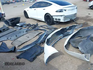 2016 Tesla Model S 70 z VIN 5YJSA1E11GF159425, wystawiony jako IAAI lot #42377639 z przebiegiem 79 767 mil mil oraz . Historia ofert i sprzedaży dostępna na DreamBid. Obrazek 12.