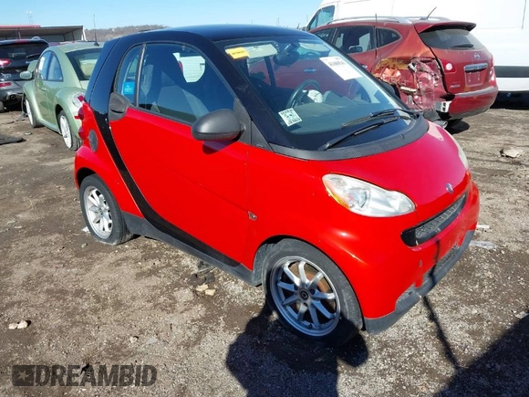 2008 Smart fortwo Pure z VIN WMEEJ31X28K122571, wystawiony jako IAAI lot #41680541 z przebiegiem 63 673 mil mil oraz . Historia ofert i sprzedaży dostępna na DreamBid. Obrazek 1.