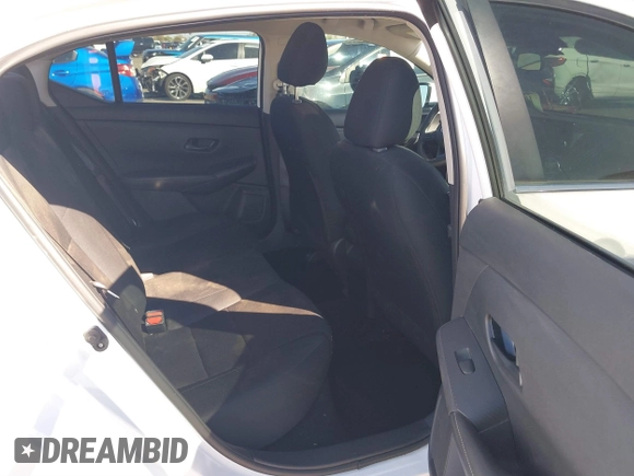 2024 Nissan Sentra S z VIN 3N1AB8BV5RY226580, wystawiony jako IAAI lot #41865600 z przebiegiem 13 160 mil mil oraz . Historia ofert i sprzedaży dostępna na DreamBid. Obrazek 8.