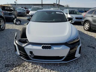 2024 Audi e-tron GT Premium Plus z VIN WAUCJBFW3R7004062, wystawiony jako Copart lot #77770684 z przebiegiem 3092 mil mil oraz Szkody całkowita. Historia ofert i sprzedaży dostępna na DreamBid. Obrazek 5.