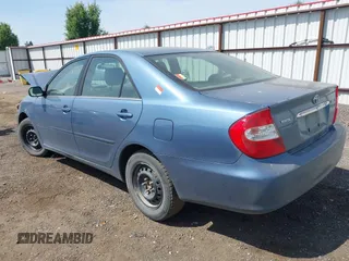 2004 Toyota Camry LE z VIN JTDBE32K140260522, wystawiony jako IAAI lot #42476400 z przebiegiem 152 466 mil mil oraz . Historia ofert i sprzedaży dostępna na DreamBid. Obrazek 3.