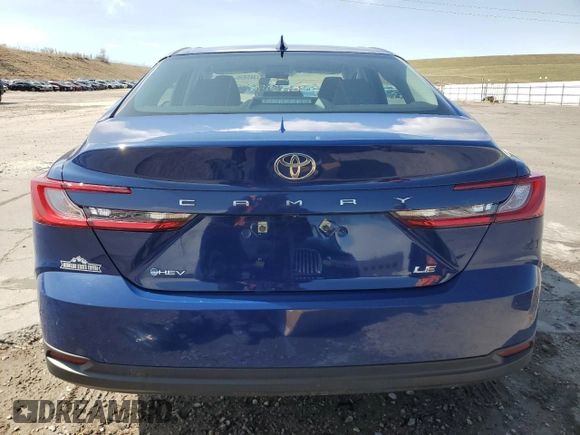 2025 Toyota Camry LE z VIN 4T1DAACK1SU081549, wystawiony jako Copart lot #51345935 z przebiegiem 7 289 mil mil oraz Szkoda całkowita • Salvage title. Historia ofert i sprzedaży dostępna na DreamBid. Obrazek 6.