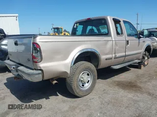 1999 Ford F-250 XL z VIN 1FTNX21F8XEA90902, wystawiony jako IAAI lot #42268377 z przebiegiem 216 014 mil mil oraz . Historia ofert i sprzedaży dostępna na DreamBid. Obrazek 4.