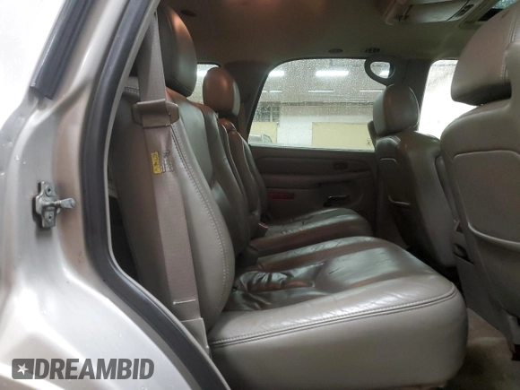 2005 GMC Yukon Denali z VIN 1GKEK63U45J222600, wystawiony jako Copart lot #51329775 z przebiegiem 287 293 mil mil oraz Czysty tytuł • Clean title. Historia ofert i sprzedaży dostępna na DreamBid. Obrazek 11.