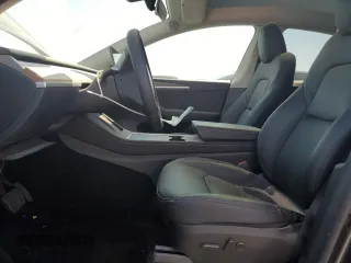 2024 Tesla Model Y with VIN 7SAYGDED1RF052031, listed as a Copart auction lot 61806195 with 5,365 mi miles and Salvage title. Bid and sale history available at DreamBid. Image 7.