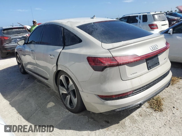 2021 Audi e-tron Sportback Prestige z VIN WA13AAGE8MB029865, wystawiony jako Copart lot #75906044 z przebiegiem Nie podano mil oraz Nie do naprawy. Historia ofert i sprzedaży dostępna na DreamBid. Obrazek 2.