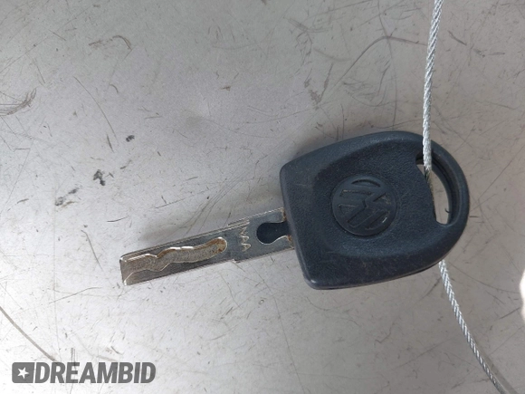 2001 Volkswagen Beetle GLS с VIN 3VWCS21C01M406402, выставлен на аукционе IAAI как лот 42366683 с пробегом 171 574 миль миль и . История ставок и продаж доступна на DreamBid. Изображение 11.