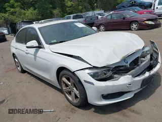 2015 BMW 3 Series 328i xDrive с VIN WBA3B5G59FNS11759, выставлен на аукционе IAAI как лот 42392818 с пробегом 180 293 миль миль и . История ставок и продаж доступна на DreamBid. Изображение 1.