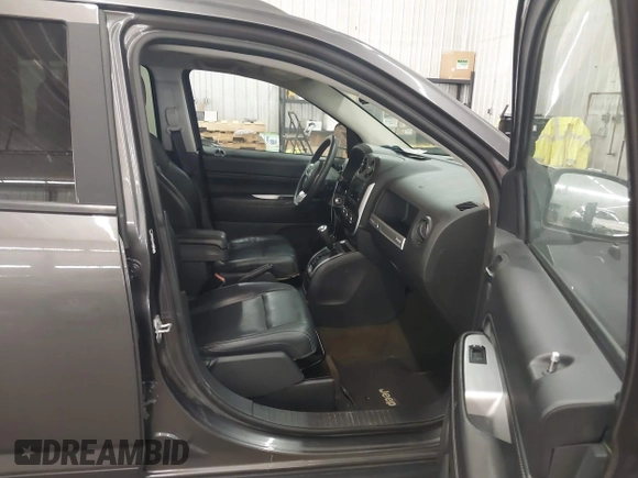 2016 Jeep Compass Latitude z VIN 1C4NJCEA7GD792821, wystawiony jako IAAI lot #42673045 z przebiegiem 112 774 mil mil oraz . Historia ofert i sprzedaży dostępna na DreamBid. Obrazek 5.