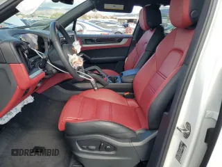 2024 Porsche Cayenne z VIN WP1AA2AY5RDA12912, wystawiony jako Copart lot #44555195 z przebiegiem 7 587 mil mil oraz Szkoda całkowita • Salvage title. Historia ofert i sprzedaży dostępna na DreamBid. Obrazek 7.