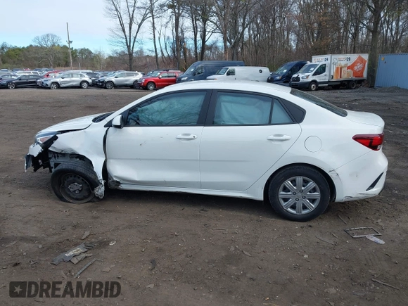 2021 Kia Rio LX with VIN 3KPA24AD7ME420438, listed as a IAAI auction lot 42030510 with 13,927 mi miles. Bid and sale history available at carsss.com. Image 13.