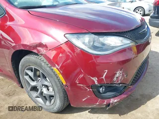 2020 Chrysler Pacifica Limited z VIN 2C4RC1GG6LR286390, wystawiony jako IAAI lot #42068234 z przebiegiem 71 832 mil mil oraz . Historia ofert i sprzedaży dostępna na DreamBid. Obrazek 6.