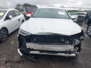 2023 Audi e-tron Premium Plus z VIN WA1LAAGE8PB006137, wystawiony jako IAAI lot #41974875 z przebiegiem 21 728 mil mil oraz . Historia ofert i sprzedaży dostępna na DreamBid. Obrazek 12.