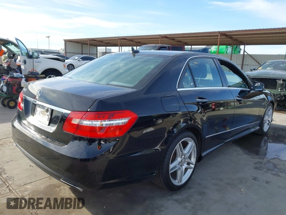 2012 Mercedes-Benz E E 350 Luxury with VIN WDDHF5KB1CA524212, listed as a IAAI auction lot 41041293 with 358,857 mi miles. Bid and sale history available at carsss.com. Image 4.