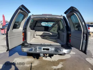 2003 Chevrolet Suburban LT with VIN 1GNGK26U33R278686, listed as a Copart auction lot 86648554 with 209,059 mi miles and Salvage Title. Bid and sale history available at carsss.com. Image 6.