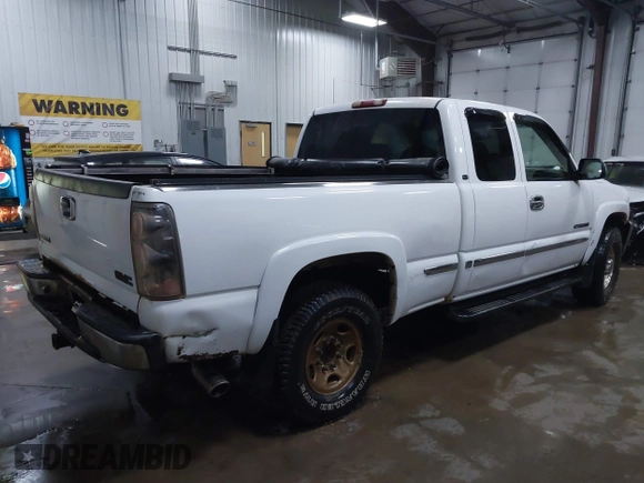 2000 GMC Sierra 2500 SLE z VIN 1GTGK29U5YZ195420, wystawiony jako IAAI lot #41440301 z przebiegiem 212 149 mil mil oraz . Historia ofert i sprzedaży dostępna na DreamBid. Obrazek 4.