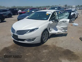 2013 Lincoln MKZ z VIN 3LN6L2G90DR824857, wystawiony jako IAAI lot #42229016 z przebiegiem Nie podano mil oraz . Historia ofert i sprzedaży dostępna na DreamBid. Obrazek 17.