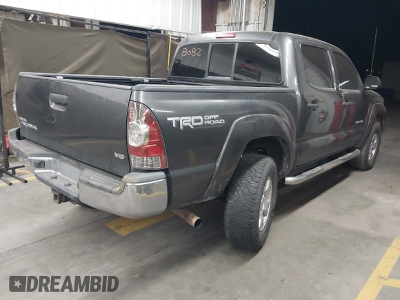 2013 Toyota Tacoma z VIN 3TMLU4EN5DM119775, wystawiony jako IAAI lot #41999062 z przebiegiem 122 757 mil mil oraz . Historia ofert i sprzedaży dostępna na DreamBid. Obrazek 4.