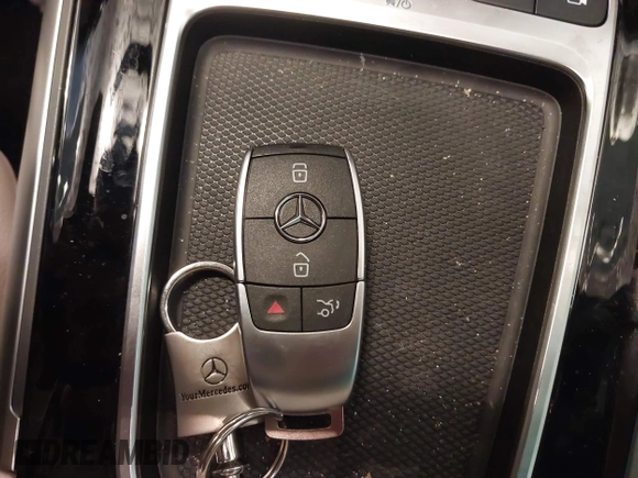 2024 Mercedes-Benz EQB 250+ z VIN W1N9M0CB2RN100134, wystawiony jako IAAI lot #41924624 z przebiegiem 2403 mil mil oraz . Historia ofert i sprzedaży dostępna na DreamBid. Obrazek 11.