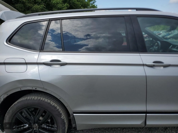 2022 Volkswagen Tiguan SE R-Line Black with VIN 3VV8B7AXXNM146851, listed as a Copart auction lot 58930905 with 24,675 mi miles and Salvage title. Bid and sale history available at DreamBid. Image 11.