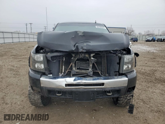 2011 Chevrolet Silverado 1500 LT with VIN 1GCRKSE39BZ147836, listed as a Copart auction lot 50490525 with 213,384 mi miles and Non Repairable. Bid and sale history available at carsss.com. Image 5.